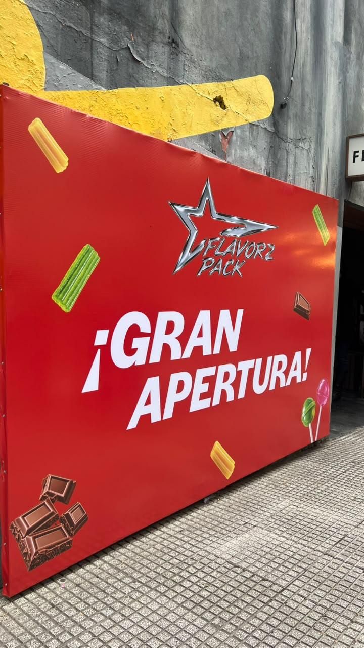 Cartel rojo del Flavorz Pack que dice Gran apertura